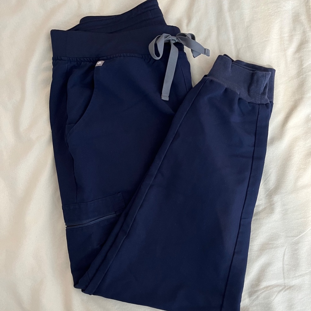 FIGS Zamora Jogger Scrub Pants in Navy